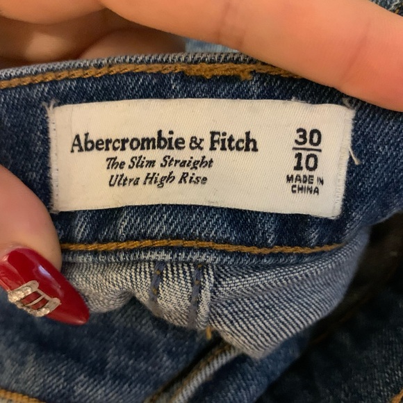 Abercrombie & Fitch Ultra High Rise 90s Slim Straight Jean - Picture 2 of 3